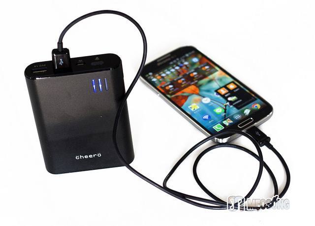 10 Proven Must-Have Things for Business Travelers - portable external battery